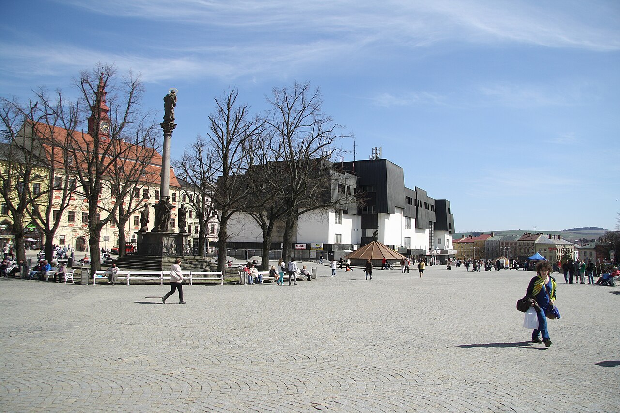 Der Iglauer Hauptplatz im Jahr 2015: historischer Stadtraum und gegenwärtiger Alltag an einem Ort.