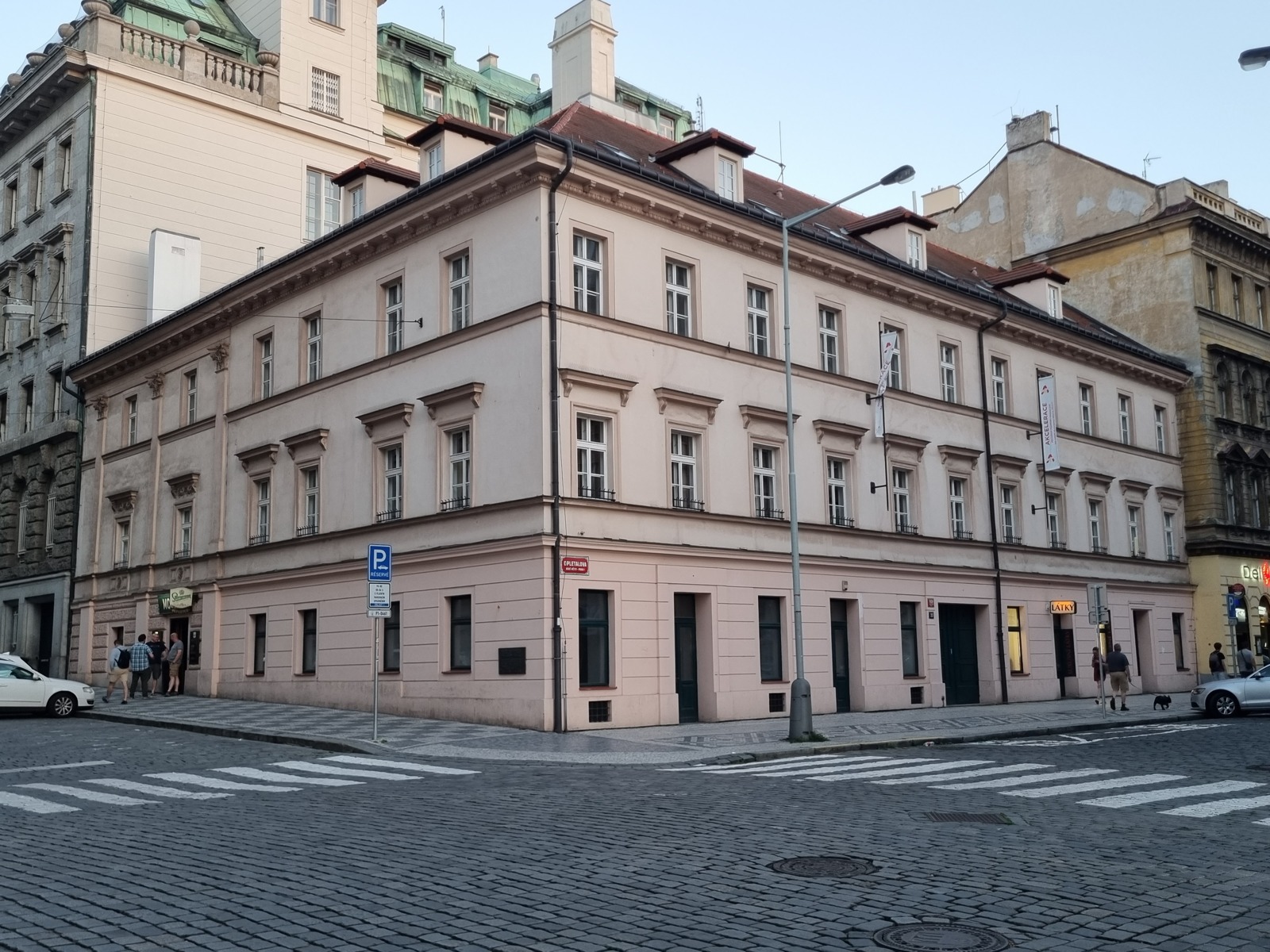 Petschek-Palais in Prag, während der Besatzung Sitz der Gestapo. Aufnahme von 2022.